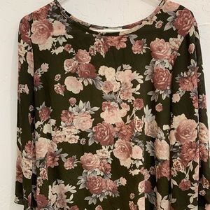 3/4 sleeve floral top